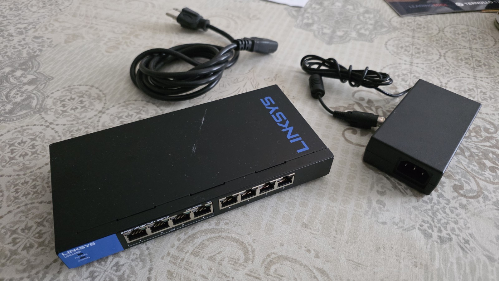 Linksys LGS108P 8-Port Gigabit POE+ Unmanaged Switch **MAKE OFFER**