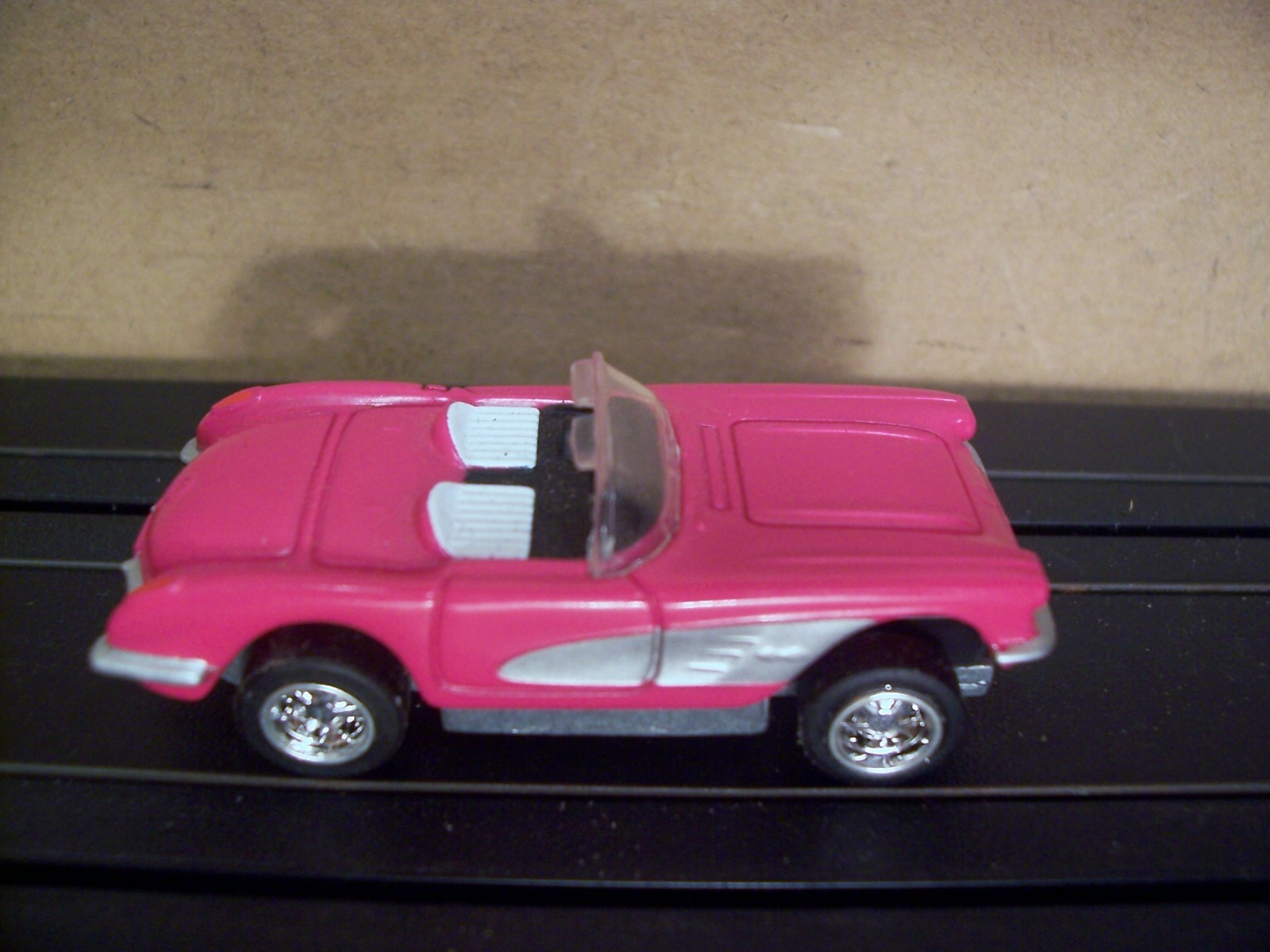 JOHNNY LIGHTNING THUNDERJET 500 CORVETTE ROADSTER PULL BACK CAR PLAYING MANTIS