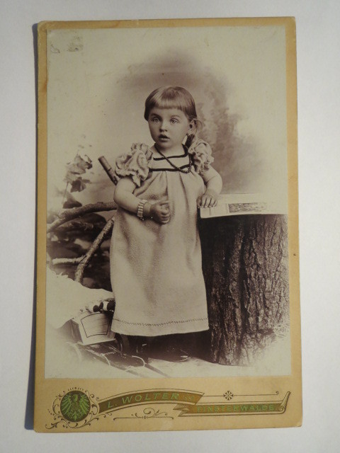 Finsterwalde - girls in great dress and jewellery / KAB