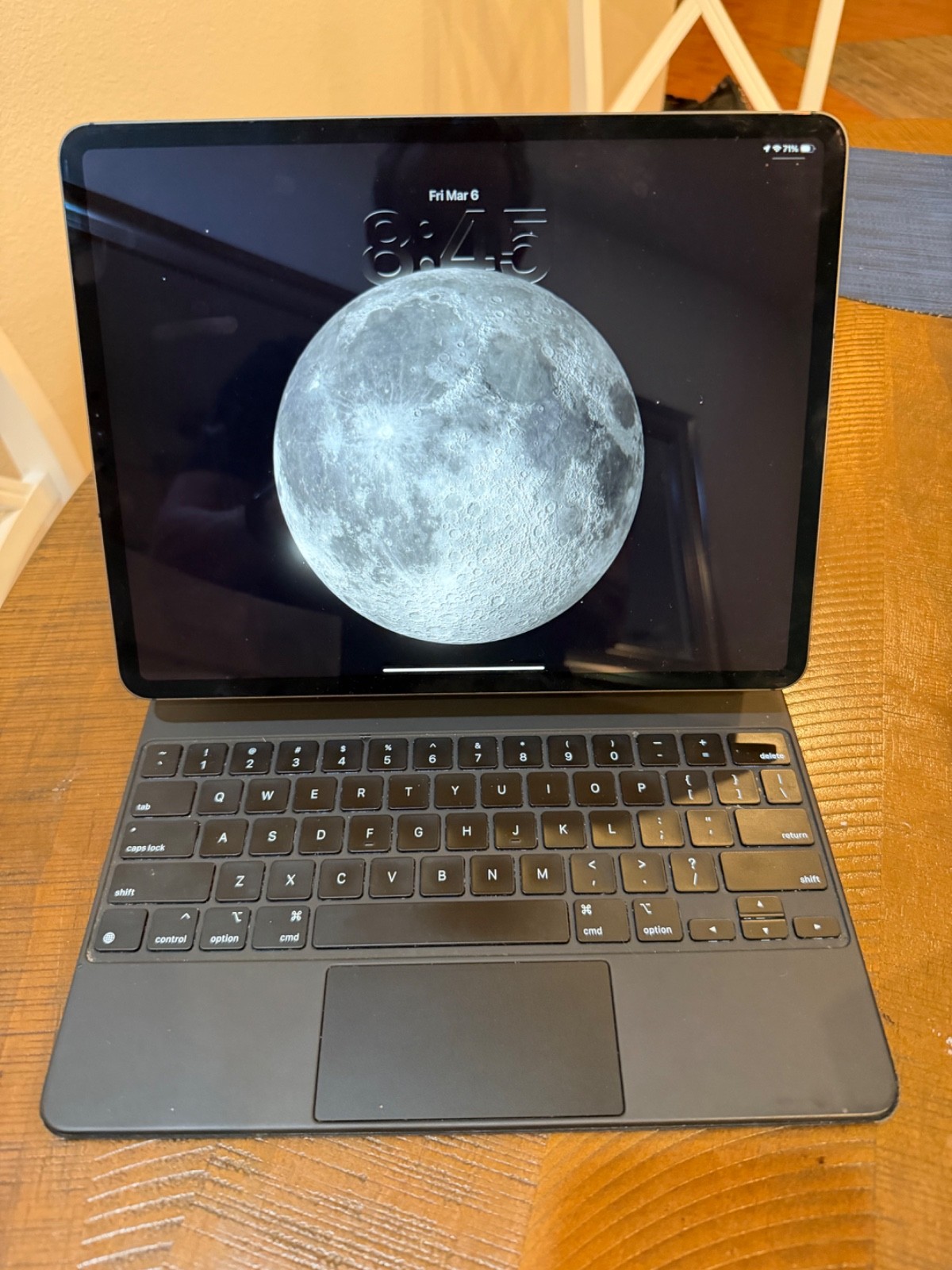 iPad Pro- 12.9” 256GB Wi-Fi + 4G Space Grey, 3rd Generation- With Magic Keyboard