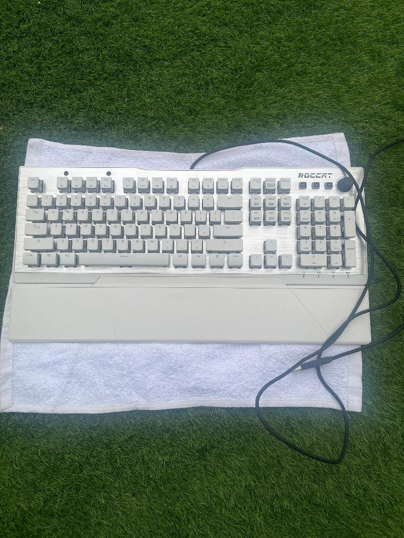 ROCCAT Vulcan 122 AIMO Mechanical Gaming Keyboard - White 