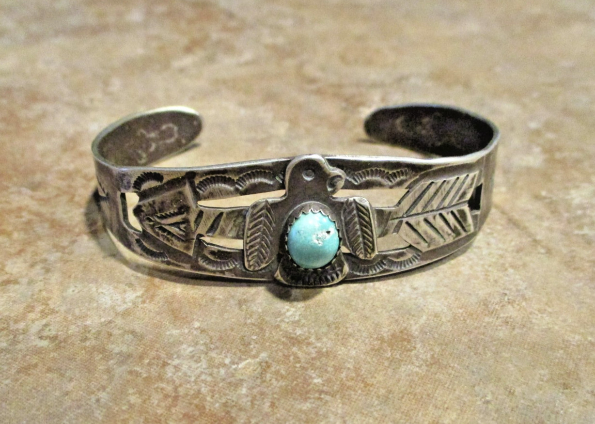 FANTASTIC !!  OLD 1940's Navajo Sterling Turquoise THUNDERBIRD ARROW Bracelet