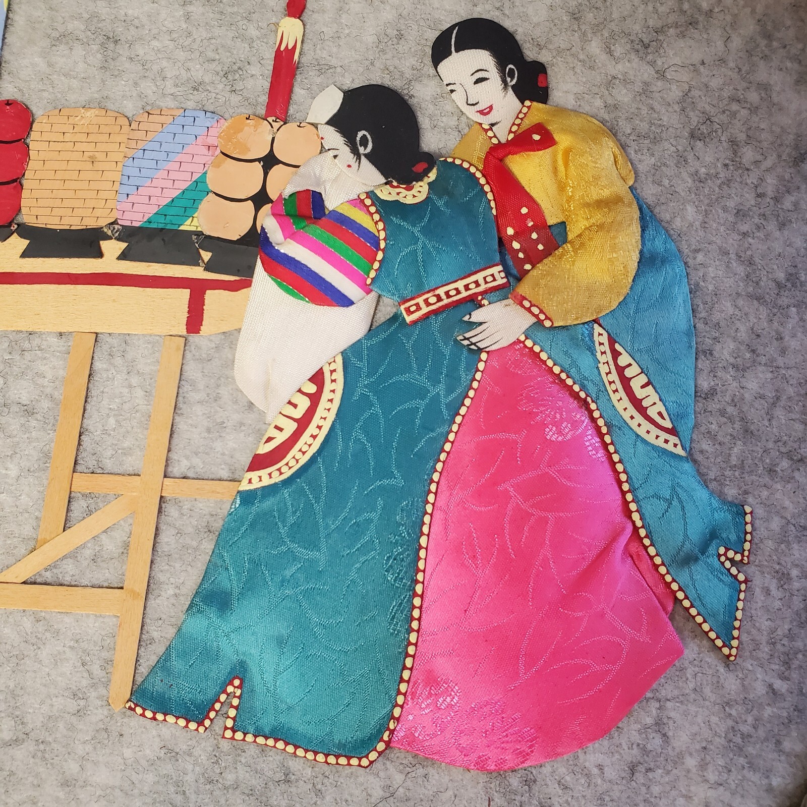 VTG Signed Korean Asian Silk Art Fabric / Paper Scene on Wool Round Wall Hanging