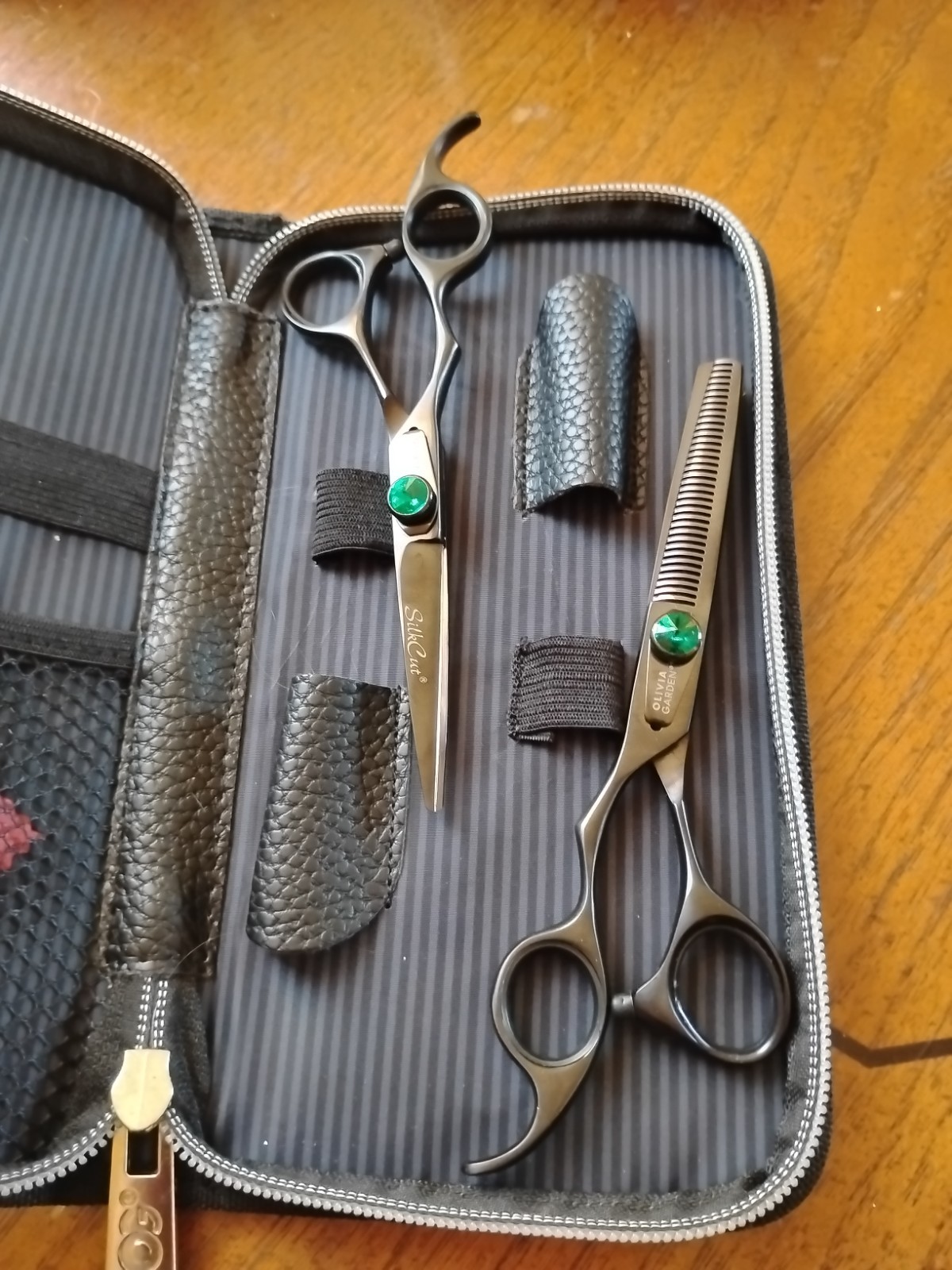 Olivia Garden SilkCut Shear & Thinner Set Green and Black w / carrying case.