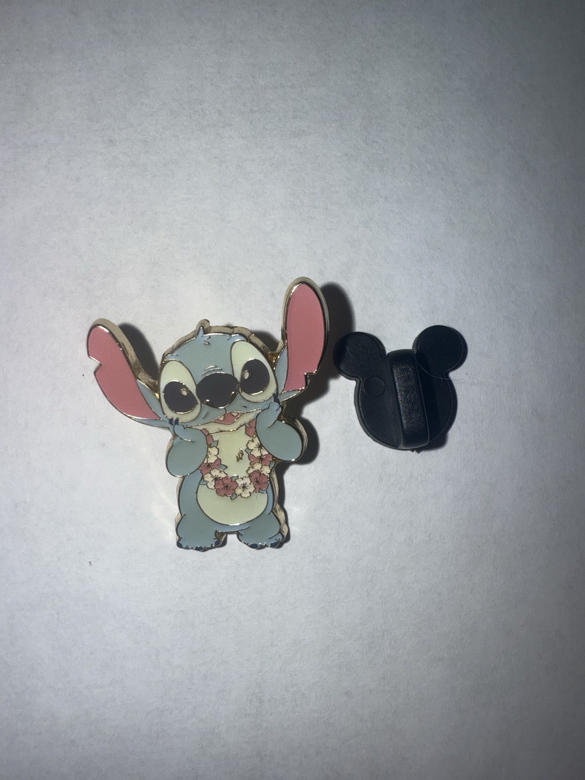 Loungefly Disney Stitch Summer Blind Box Pin Stitch Wearing a Leia 140478