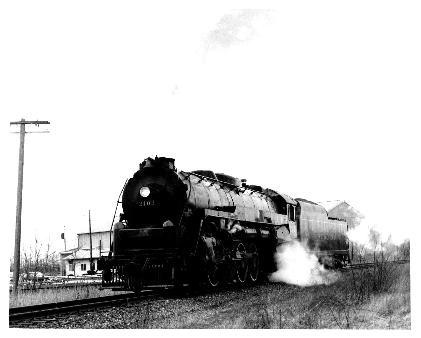 RAILROAD TRAIN READING 2102 NW WELLINGTON OH 4/24/71 8 X 10 B & W PHOTOGRAPH