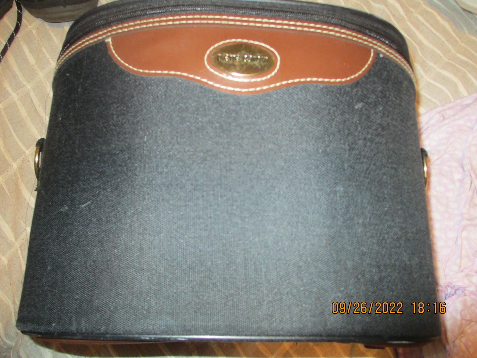 PIERRE CARDIN VINTAGE TRAVEL MAKEUP CASE