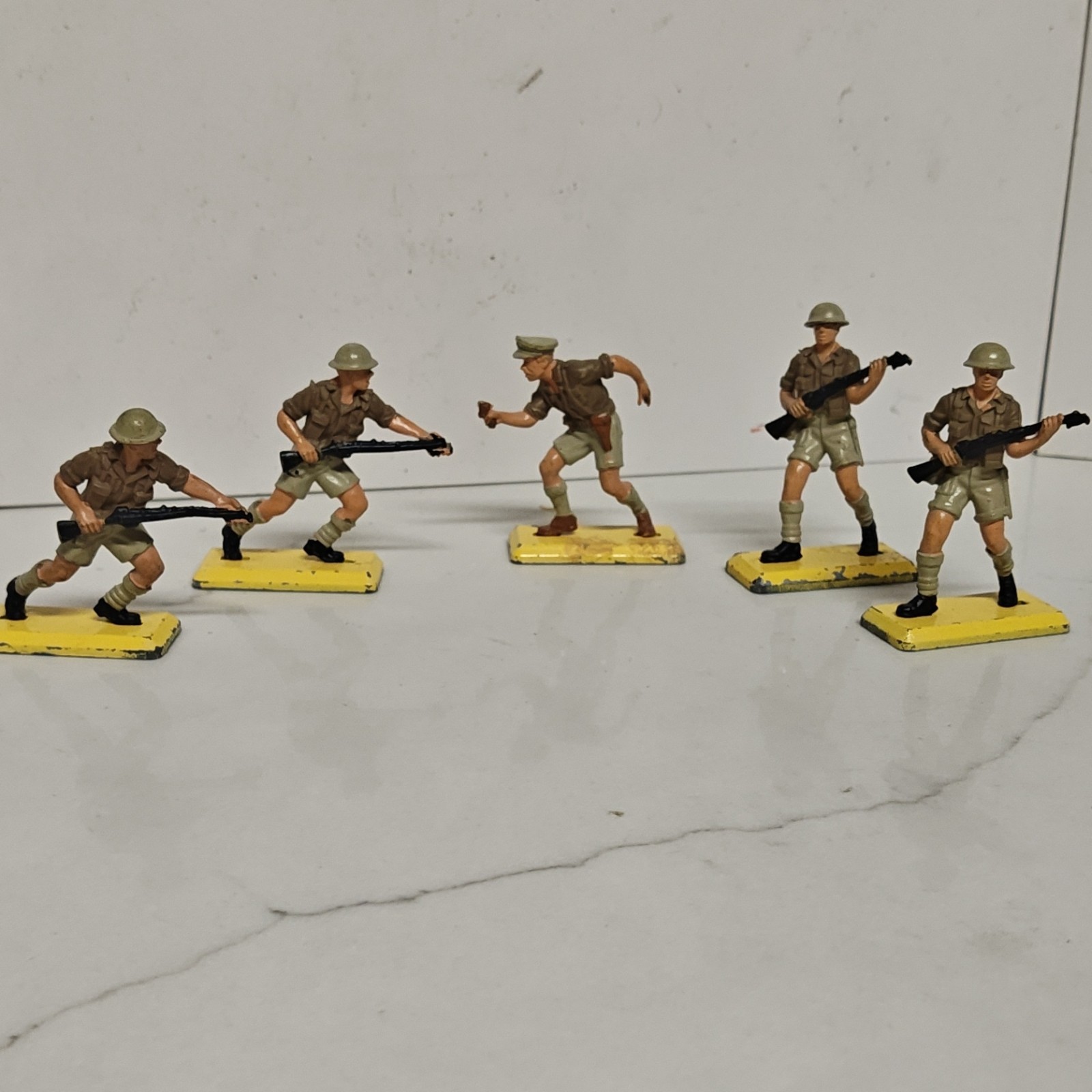 Britains Deetail Infantry Plastic Toy Soldier Figures 1971 Set of 5