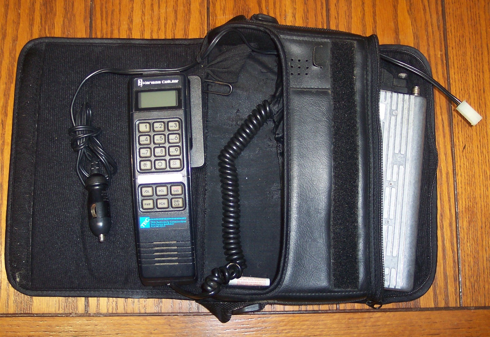Vintage MOTOROLA SCN2497B Kansas Cellular “Bag Phone”
