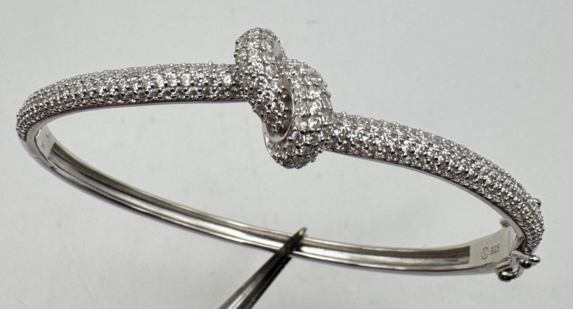 Beautiful Ladies Sterling Silver CZ KNOT Bangle Bracelet