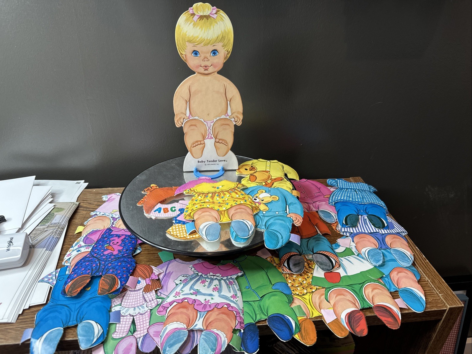 BABY TENDER LOVE Paper Doll & 19 clothes  1974 Mattel