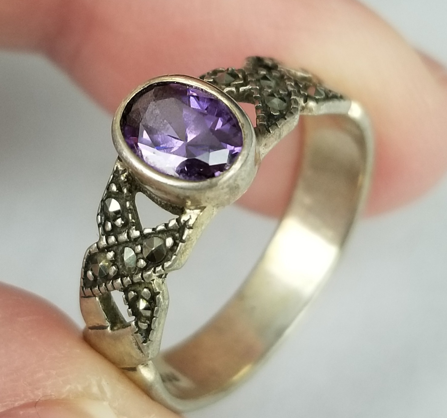 STERLING SILVER & AMETHYST & MARCASITE ladies ring .925 size 8.5 ESTATE SALE!