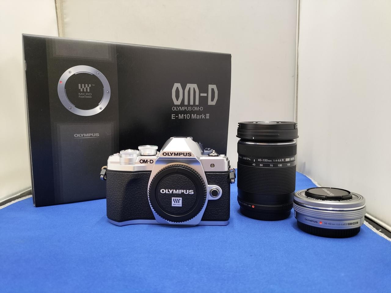 Olympus E-M10III Mirrorless Camera Double Lens Kit 16MP Micro Four Thirds Used F