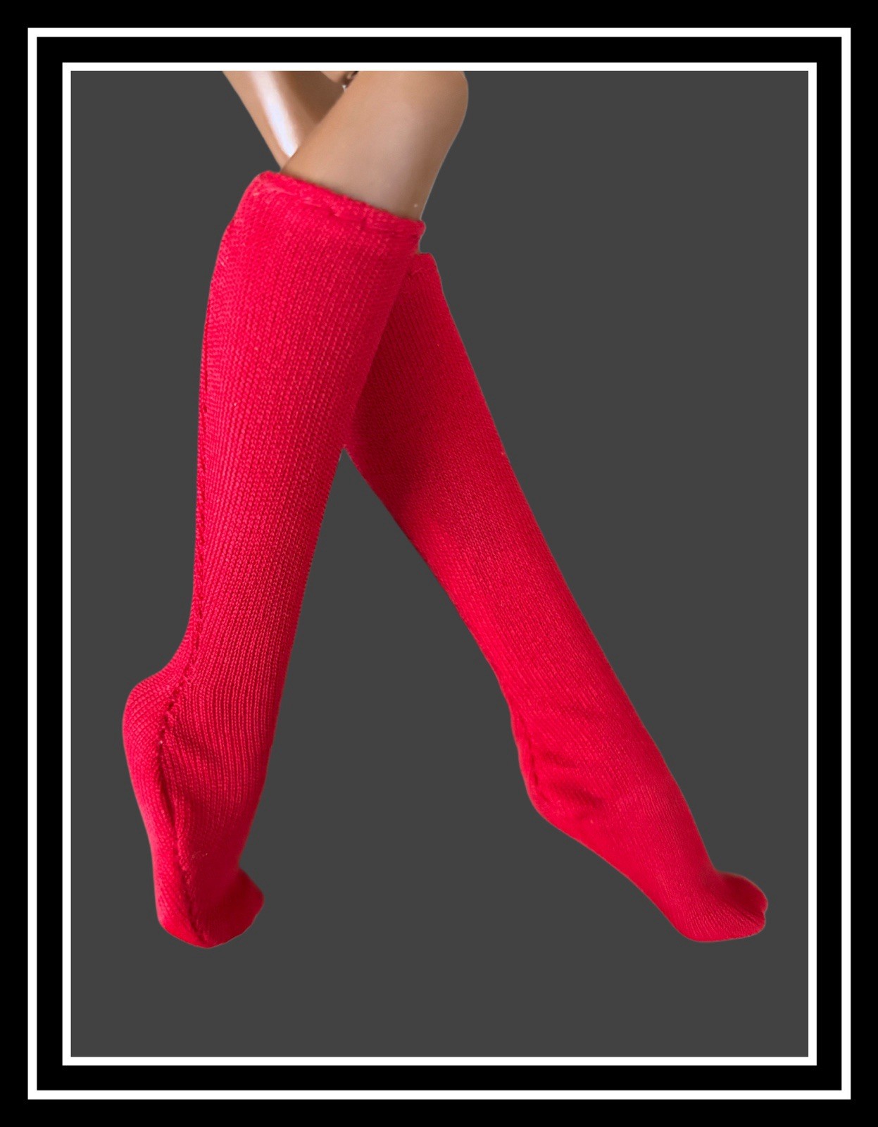 Monster High Clawdia Wolf Frights Camera Action Red Tall Socks