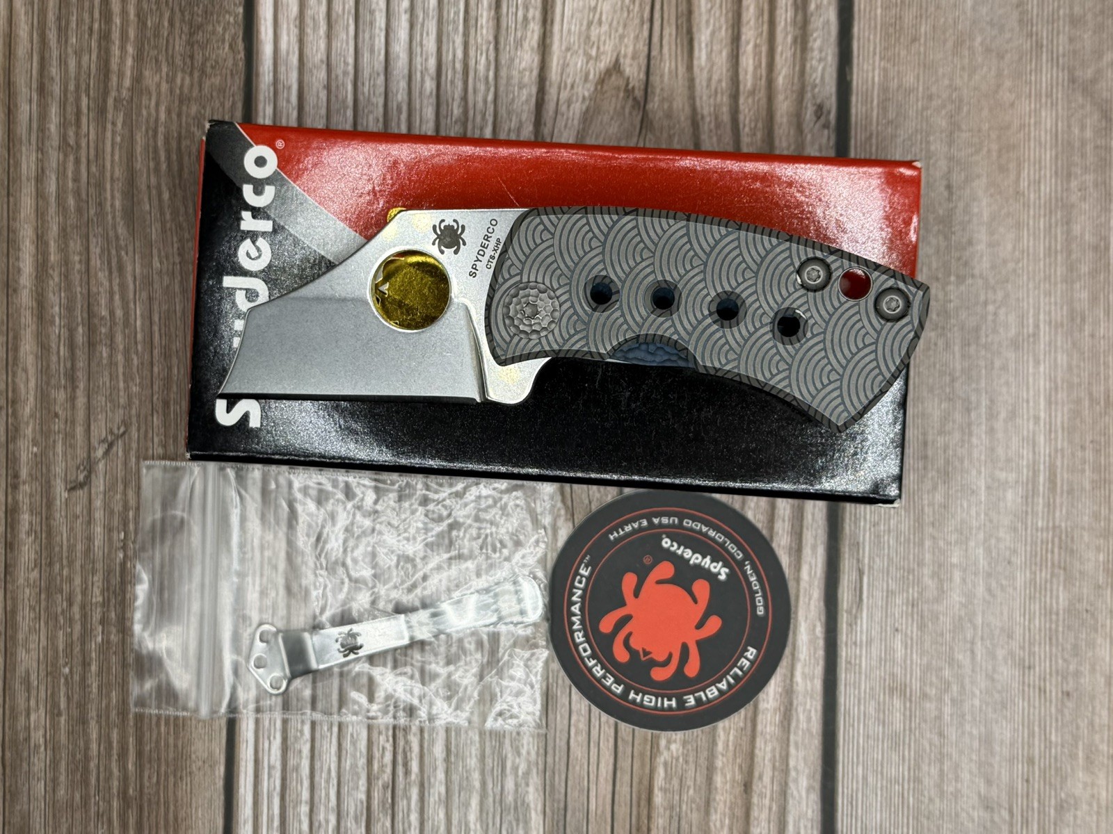 SPYDERCO McNees Seigaiha McBee CT6-XHP Frame Lock  w/ Titanium Scales