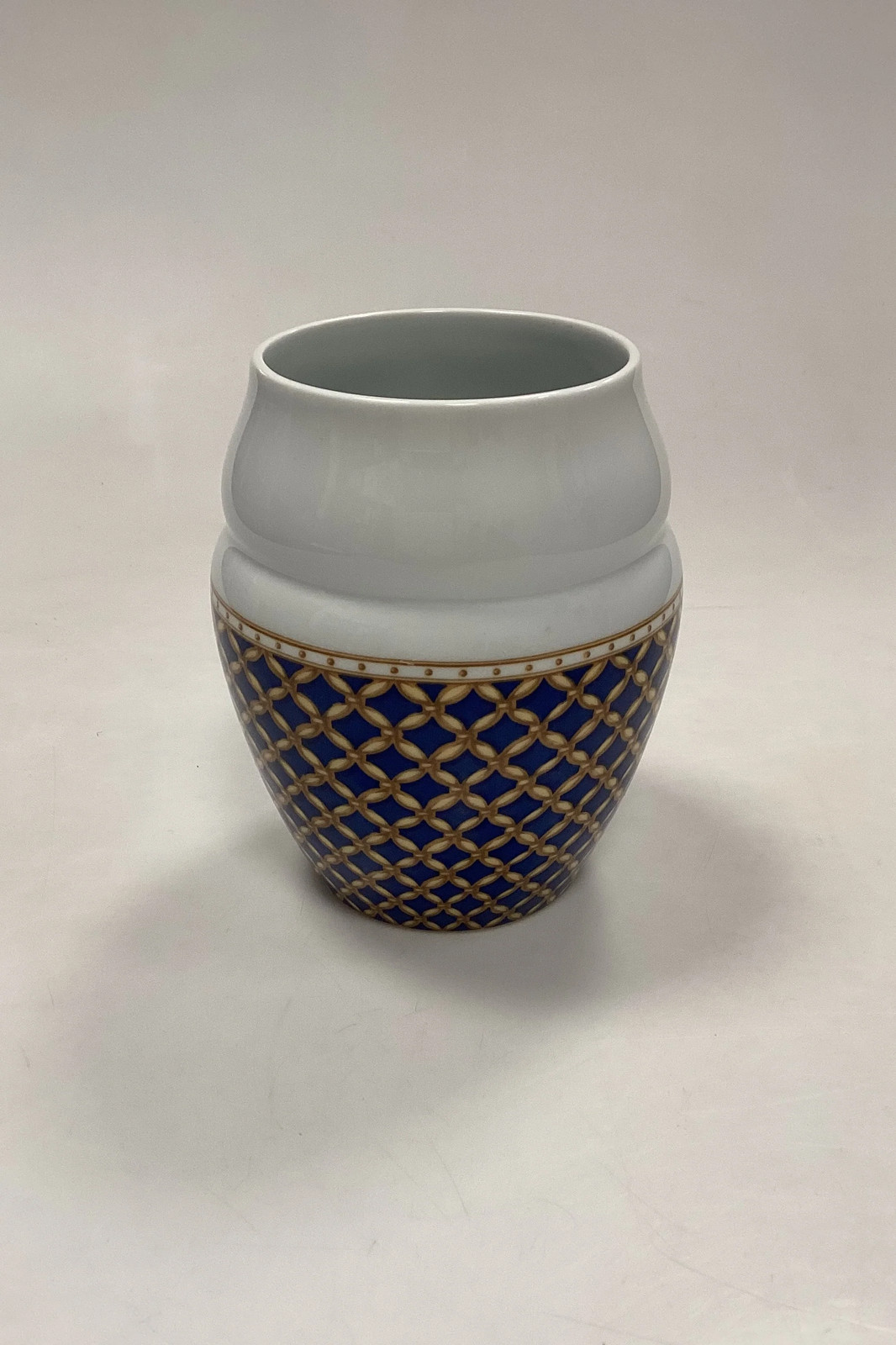 Royal Copenhagen Liselund Morkeblaa Vase No. 678