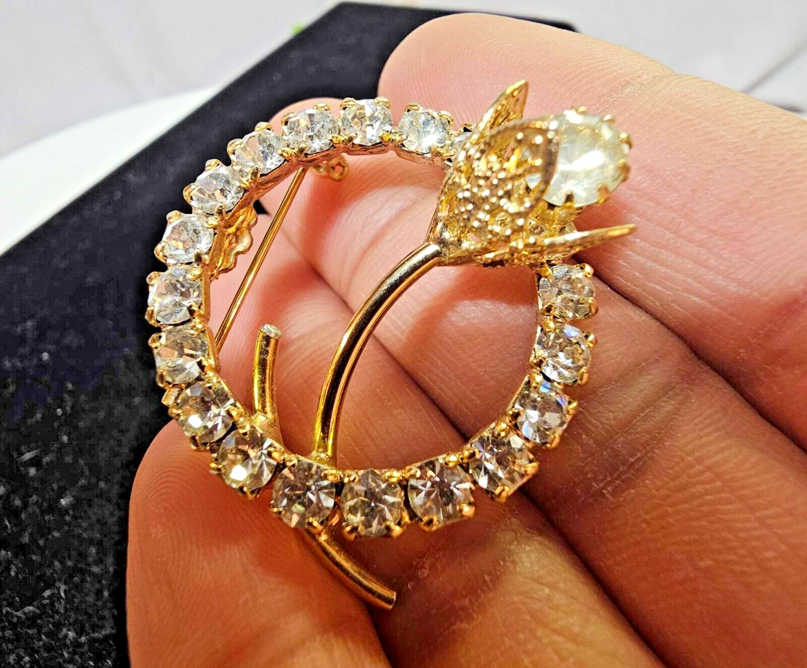 VTg goldtone Brooch Pin Circle Round w/ 3D Flower Filigree w Clear Stones- S60