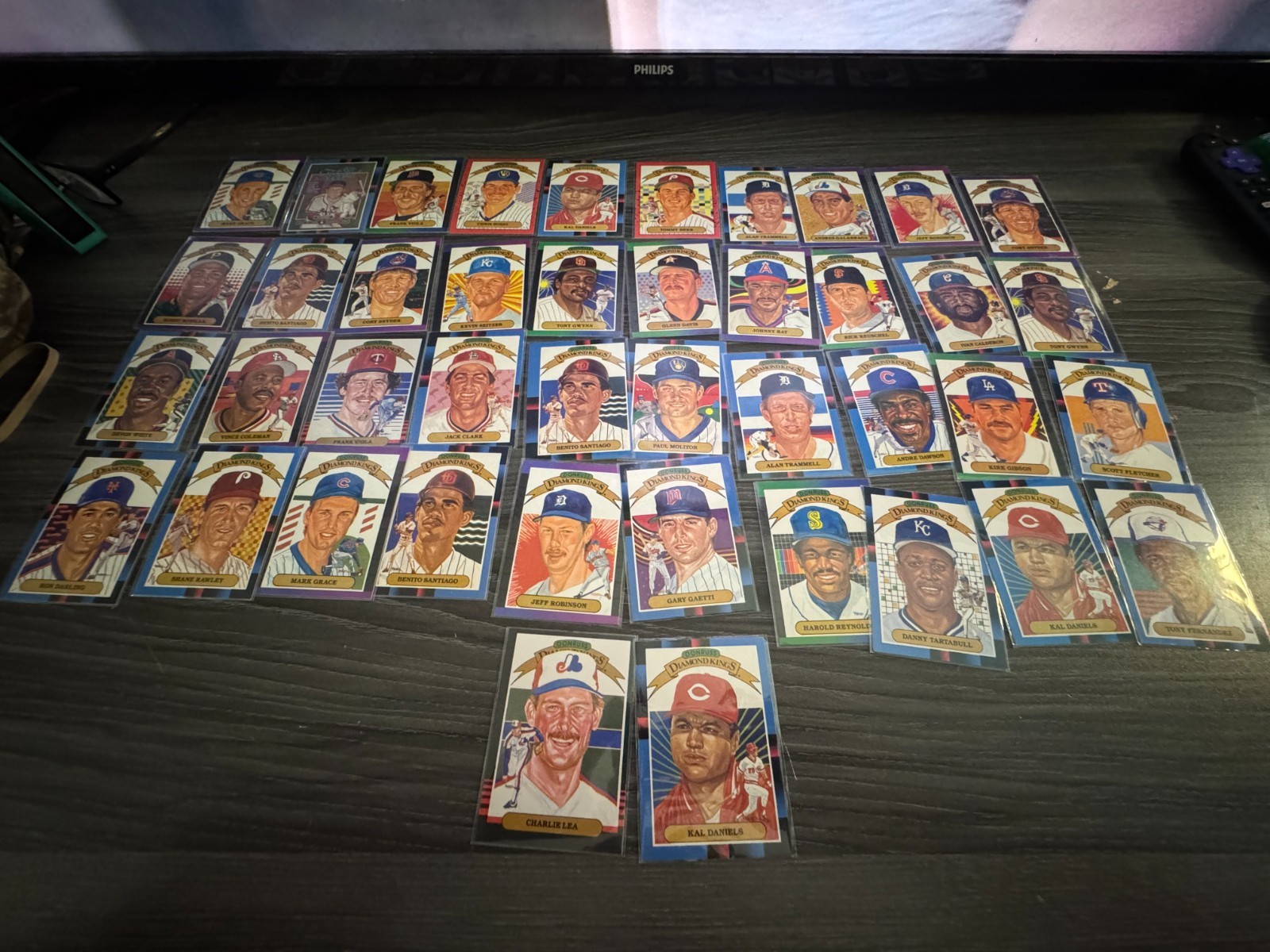 Lot of Vintage Baseball Cards(305)