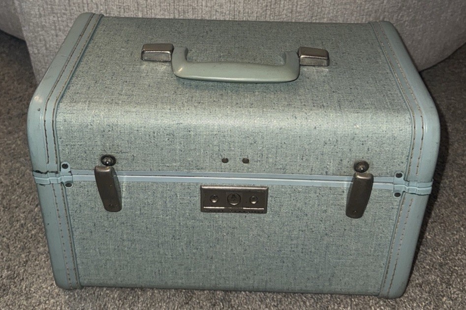 Vtg ROYAL TRAVELLER Hard Train Case Tweed Blue Overnight Luggage As Pics No Key