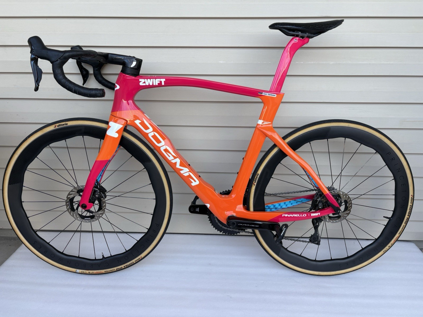 2025 Pinarello Dogma F DISC, ZWIFT edition DURA-ACE R9270 w/Powermeter. 57.5cm