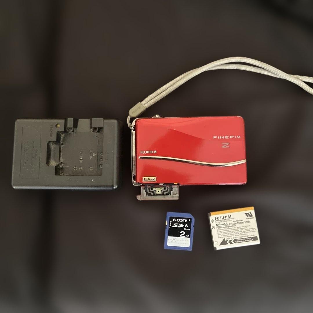 Fujifilm FinePix Z800 EXR Red Digital Camera 12MP 5x Zoom Touchscreen