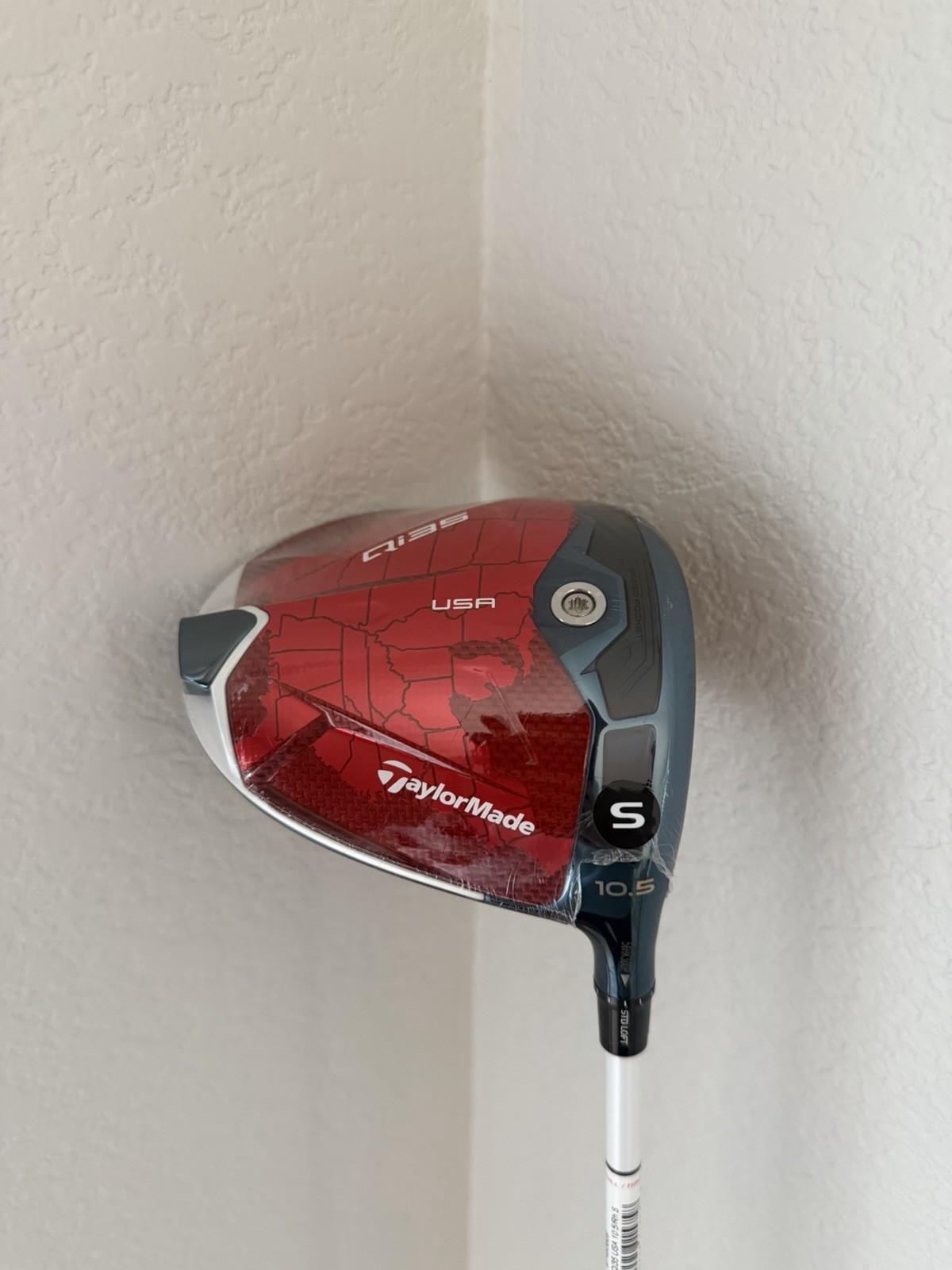 TaylorMade Qi35 Driver 10.5 Stiff Flex Graphite Shaft 1-Wood Red White Black