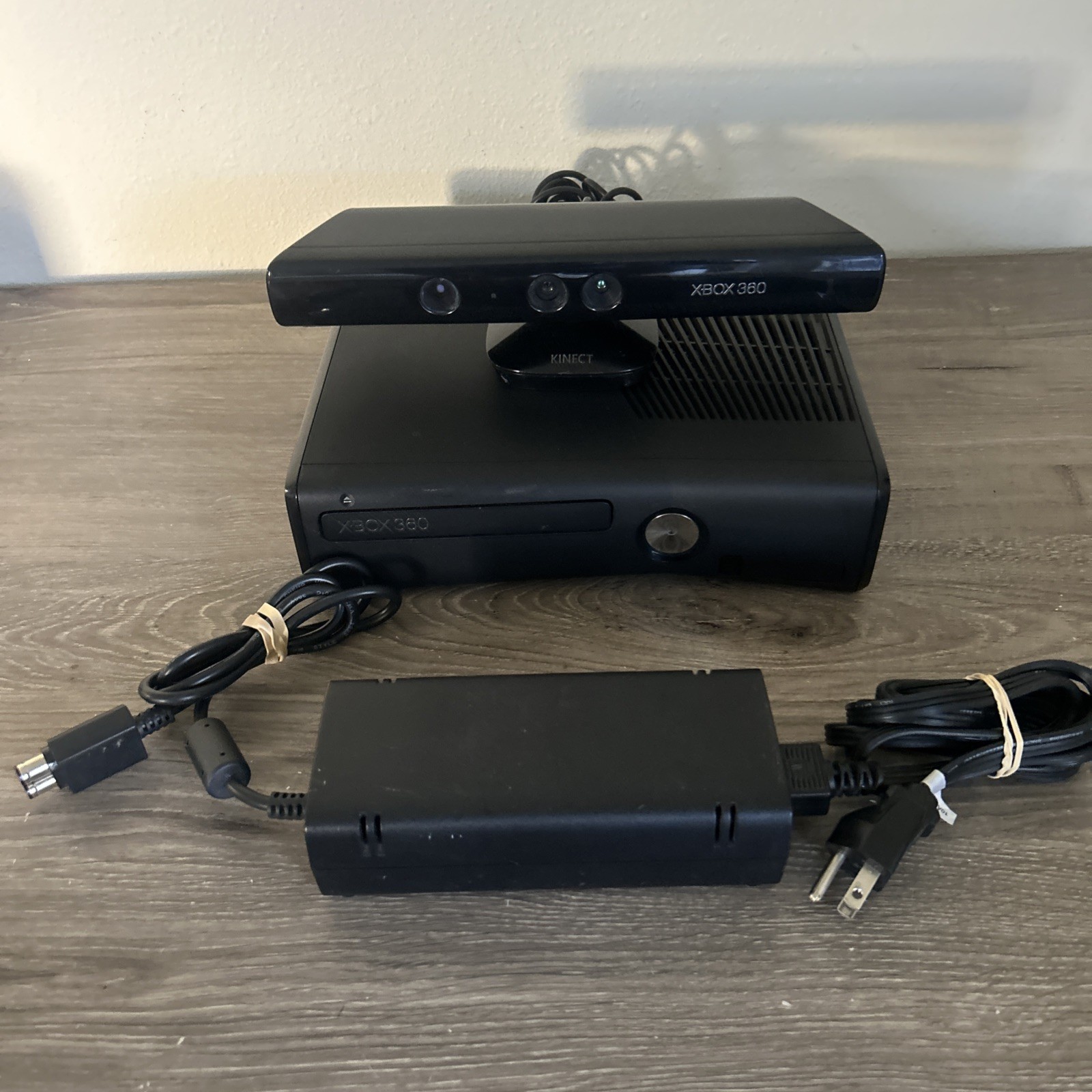 Microsoft Xbox 360 S 250GB Black Console Model 1439 Bundle with Kinect