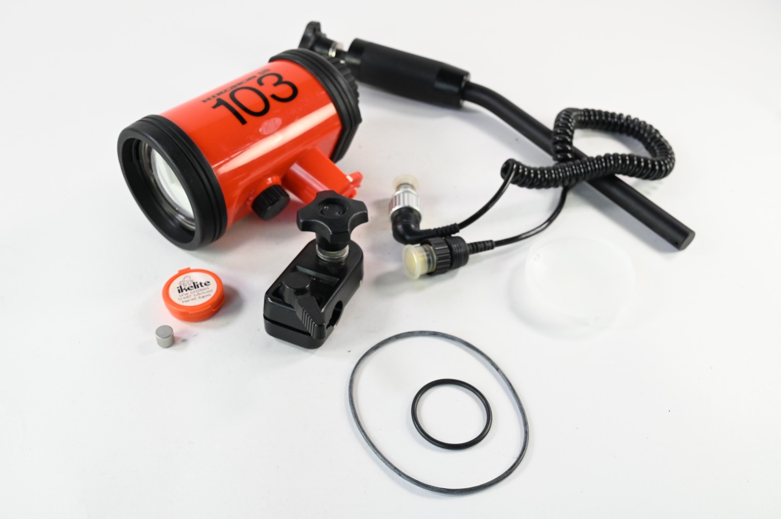 Nikonos SB-103 Underwater Speedlight Strobe w/cord,bracket #G883