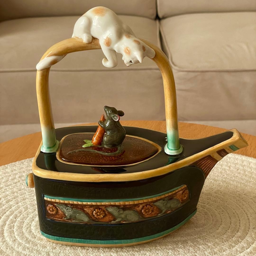 Minton MINTON Cat and Mouse Teapot Limited to 2500 Reprint Edition
