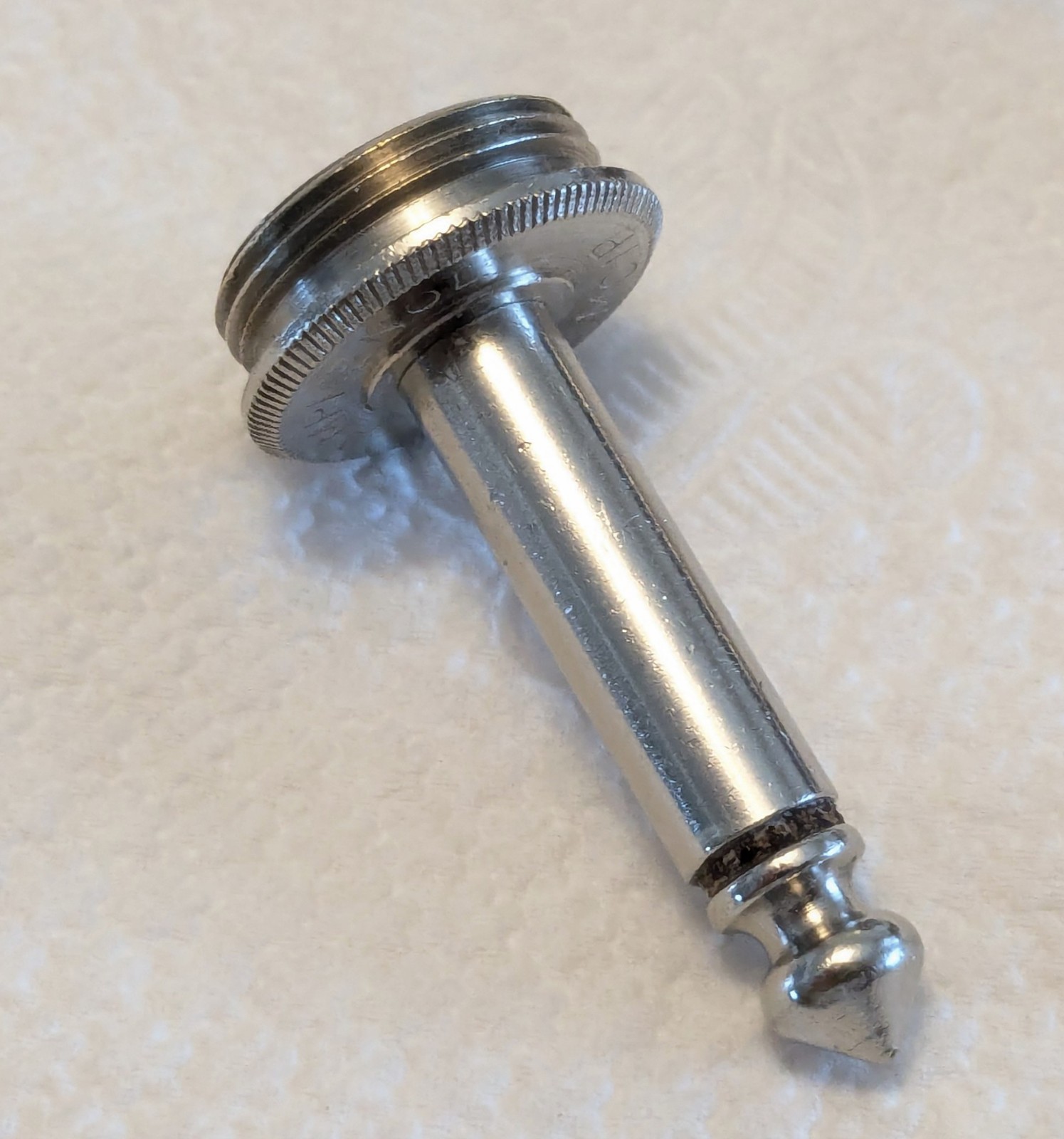 Vintage Amphenol 75-MC1P   5/8" to 1/4" Screw on microphone cable plug adapter