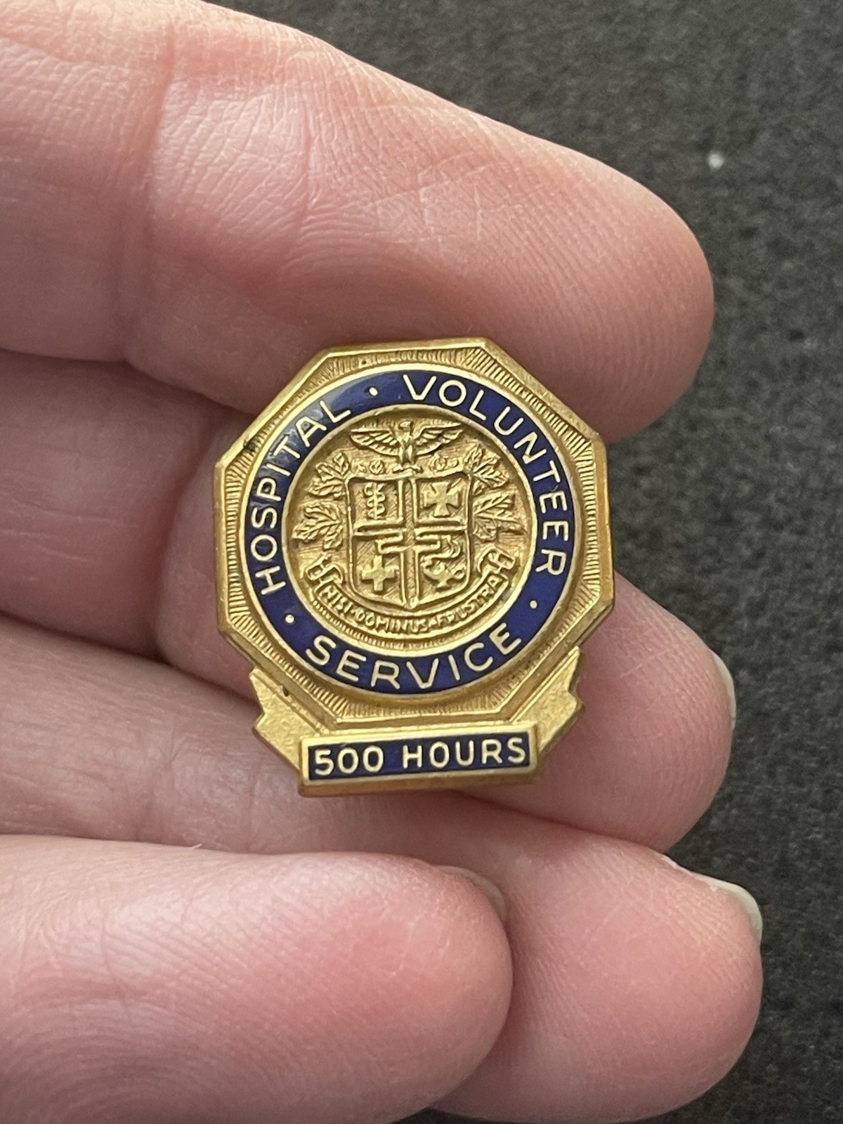 Vintage Hospital Volunteer 500 Hour Pin Badge..TM1418