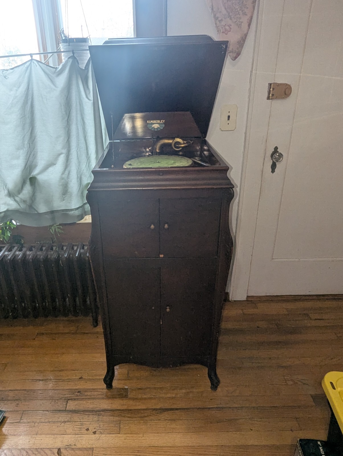 PHONOGRAPH- Kimberly Bellvue Model 130 From 1920s