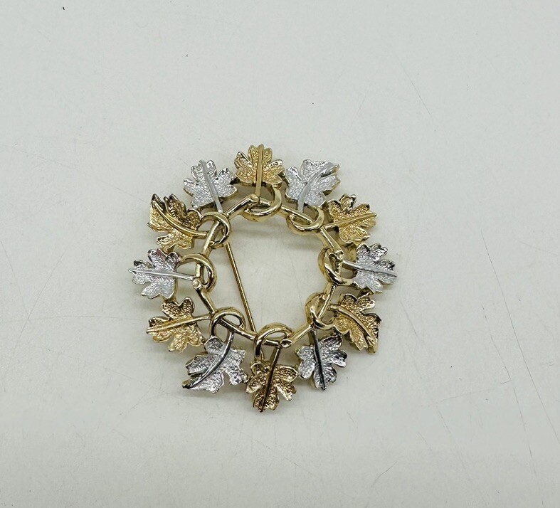 Vintage Sarah Coventry 1960s Silver and Gold Tone Leaf Wreath  Brooch