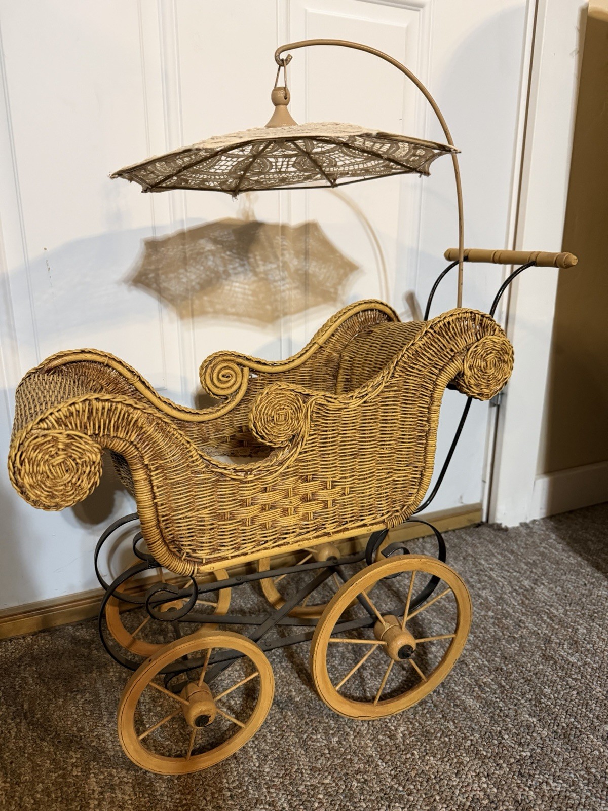 Vintage Victorian Wicker Baby Doll Carriage Pram Stroller Buggy