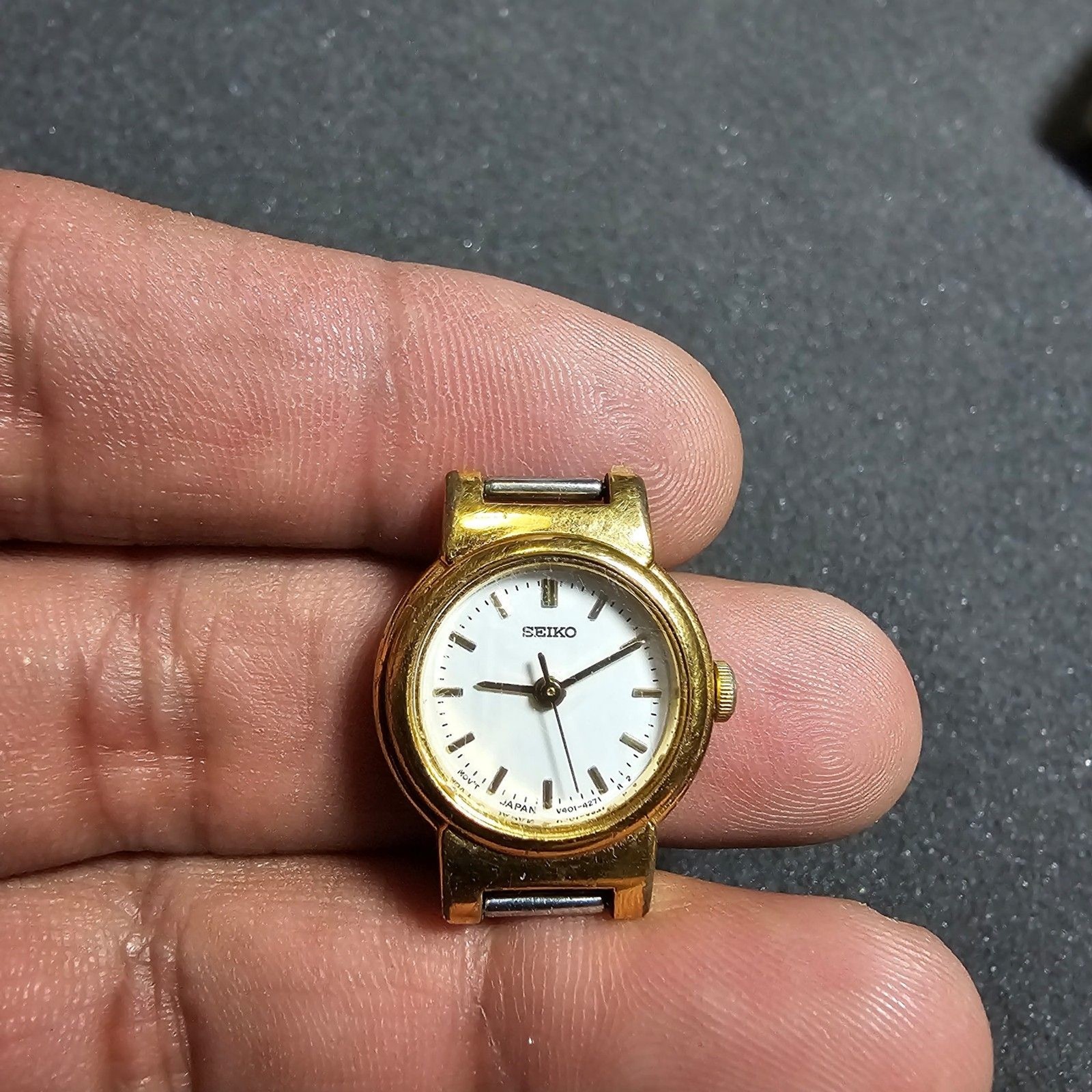 Vintage Seiko Ladies Quartz Watch Gold Tone White Dial V401-1520 Parts Or Repair