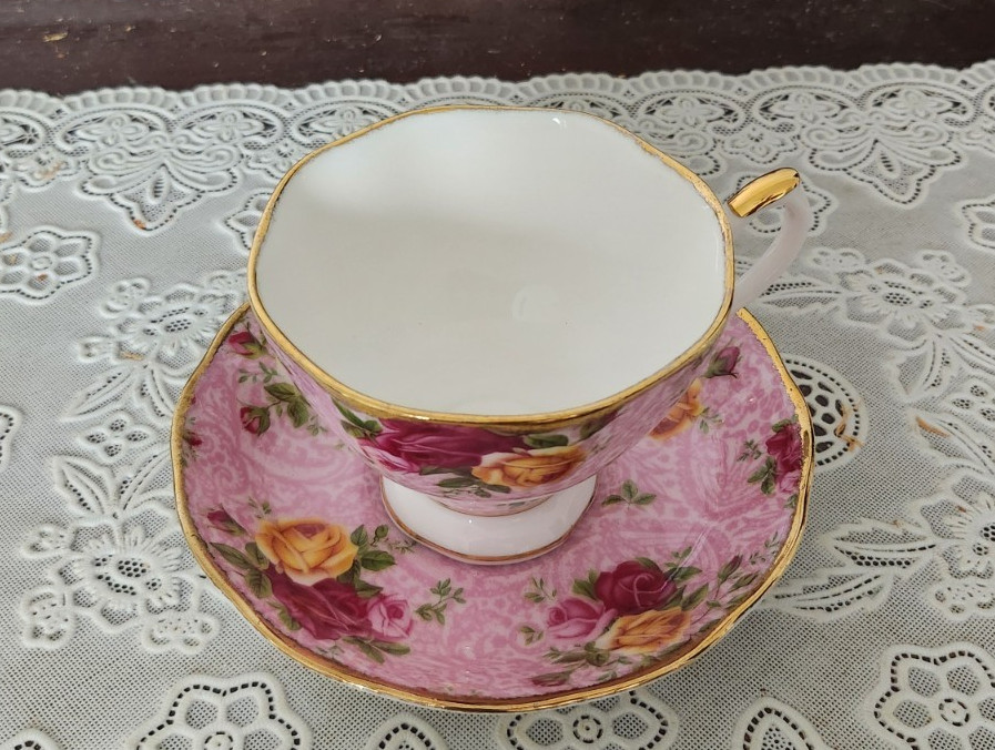 VINTAGE Royal Albert Old Country Roses Dusky Pink Lace Tea Cup & Saucer, England