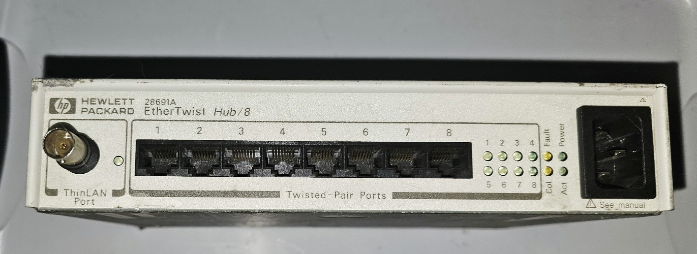 HP Hewlett Packard EtherTwist Hub/8 8 Port Hub 28691A FOR PARTS OR REPAIR READ