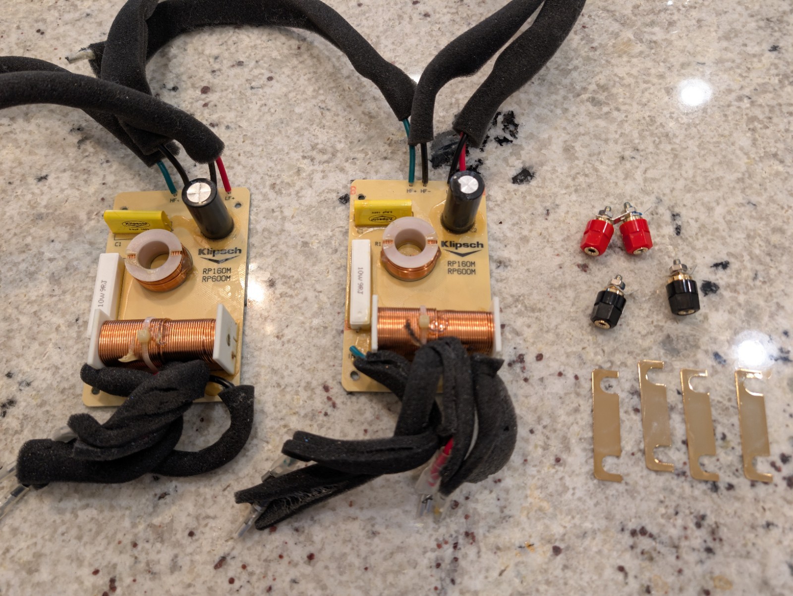 Klipsch RP-600M Crossovers Binding Posts