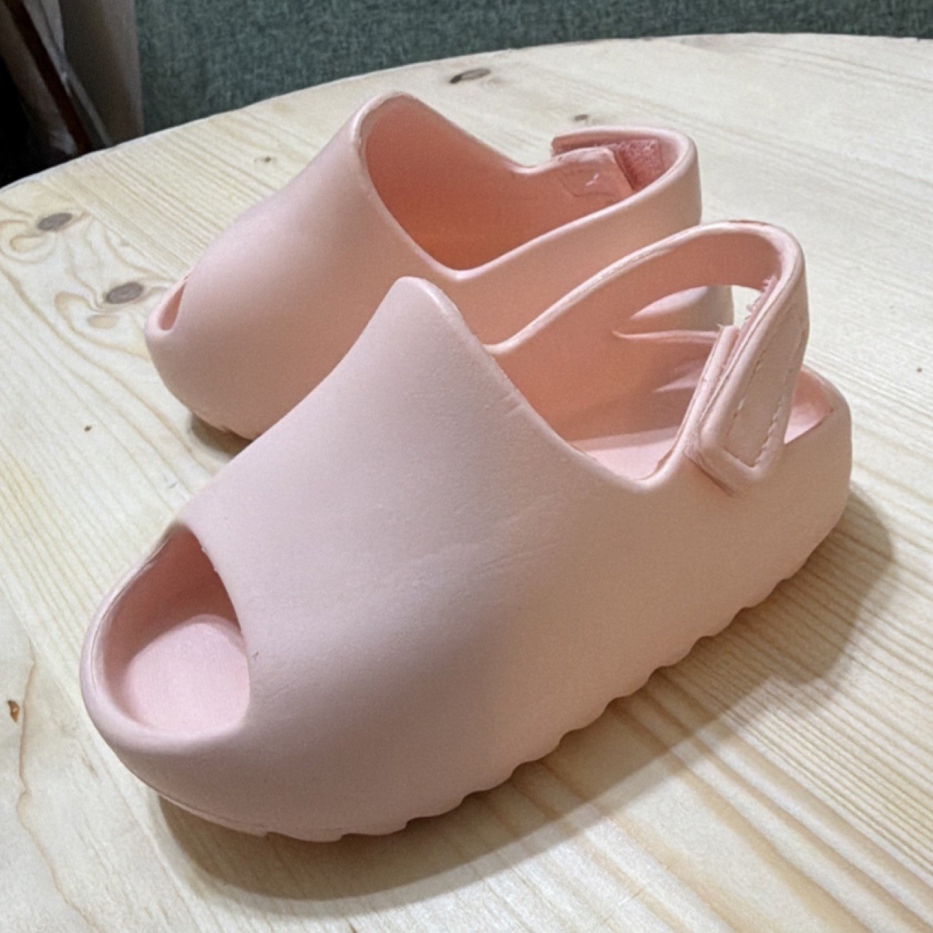 Toddler size 7 (14 CM foot length) sandal 