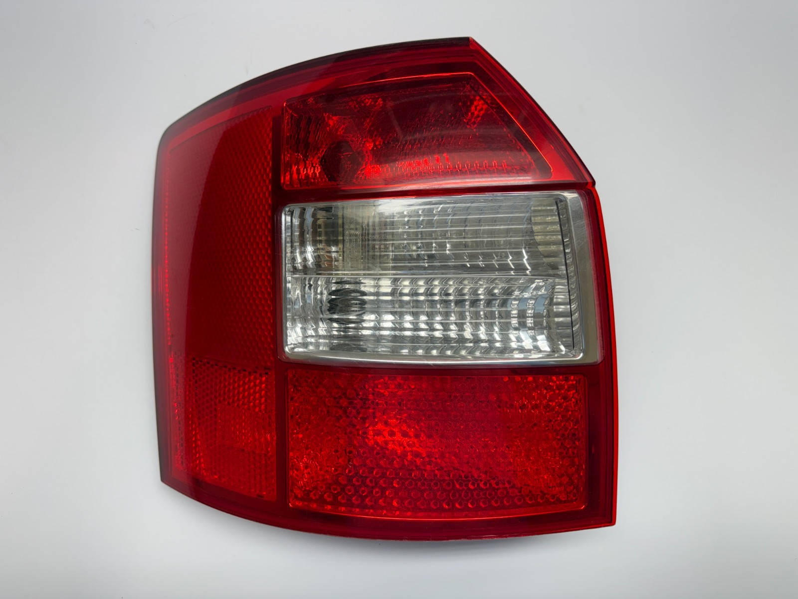✅ OEM Audi B6 Avant A4 S4 2002 - 2005 driver side left tail light 8E9945095B