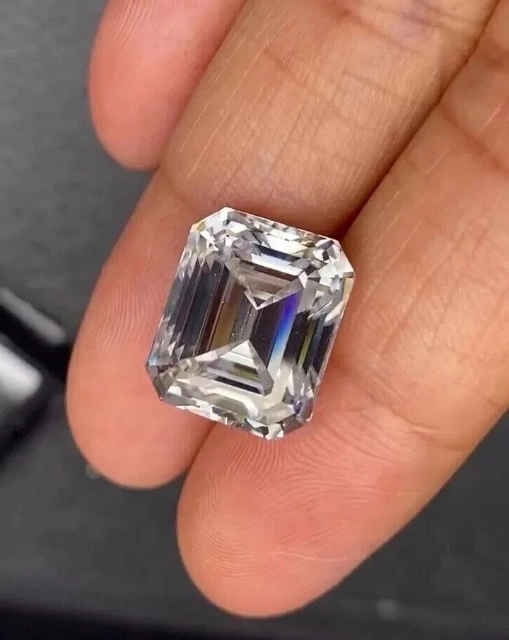 Emerald Cut 1 CT VVS1 Clarity Natural D Color Lab-grown Diamond Certified T057