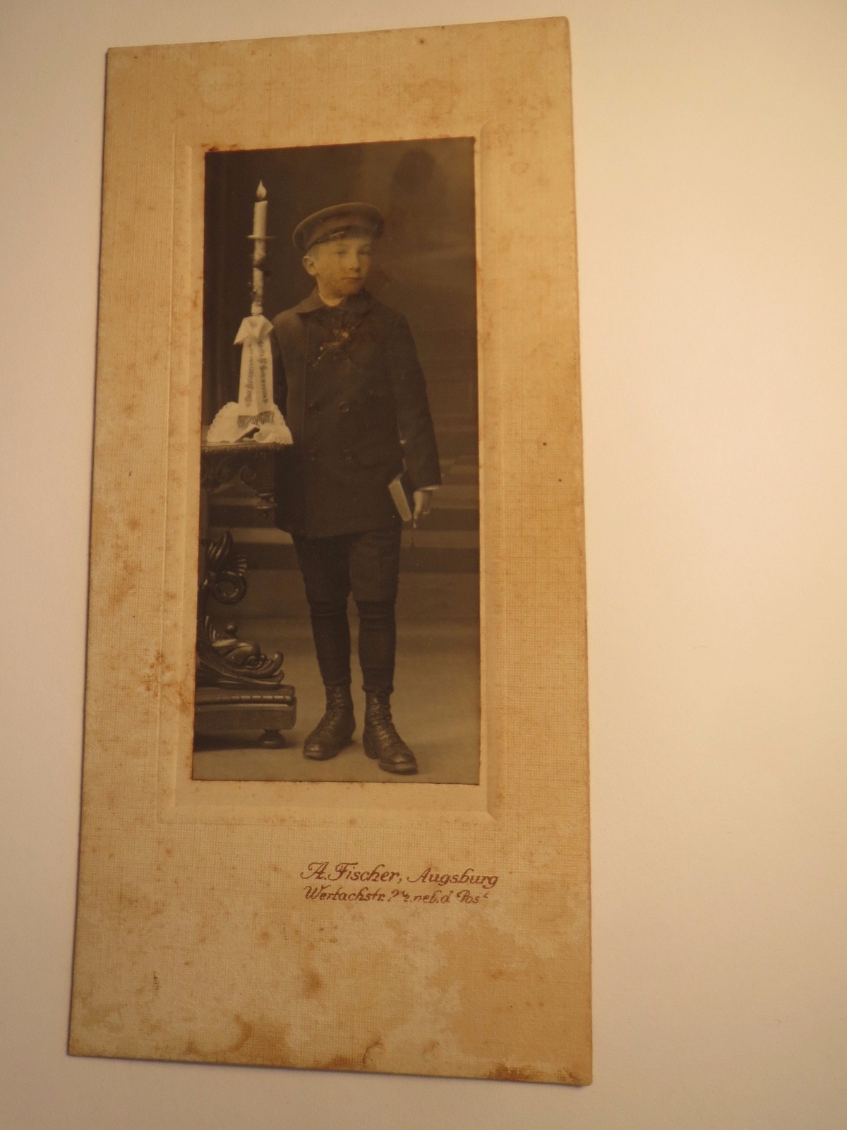Augsburg - standing boy with hat - candle in hand - communion? / KAB
