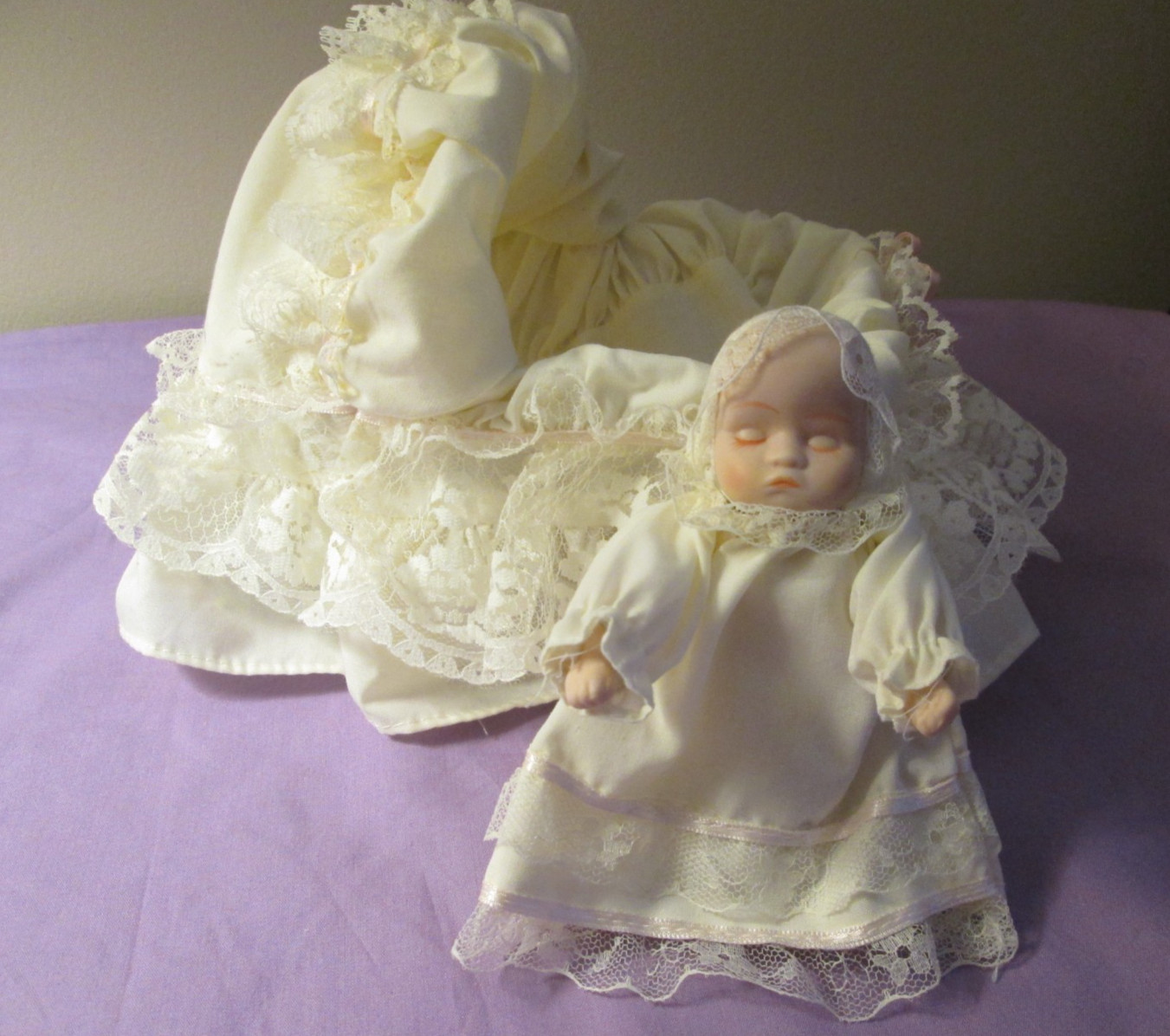 Vintage Baby Bassinet w/Porcelain Baby Doll White Lace Pink Ribbon Trim Figurine