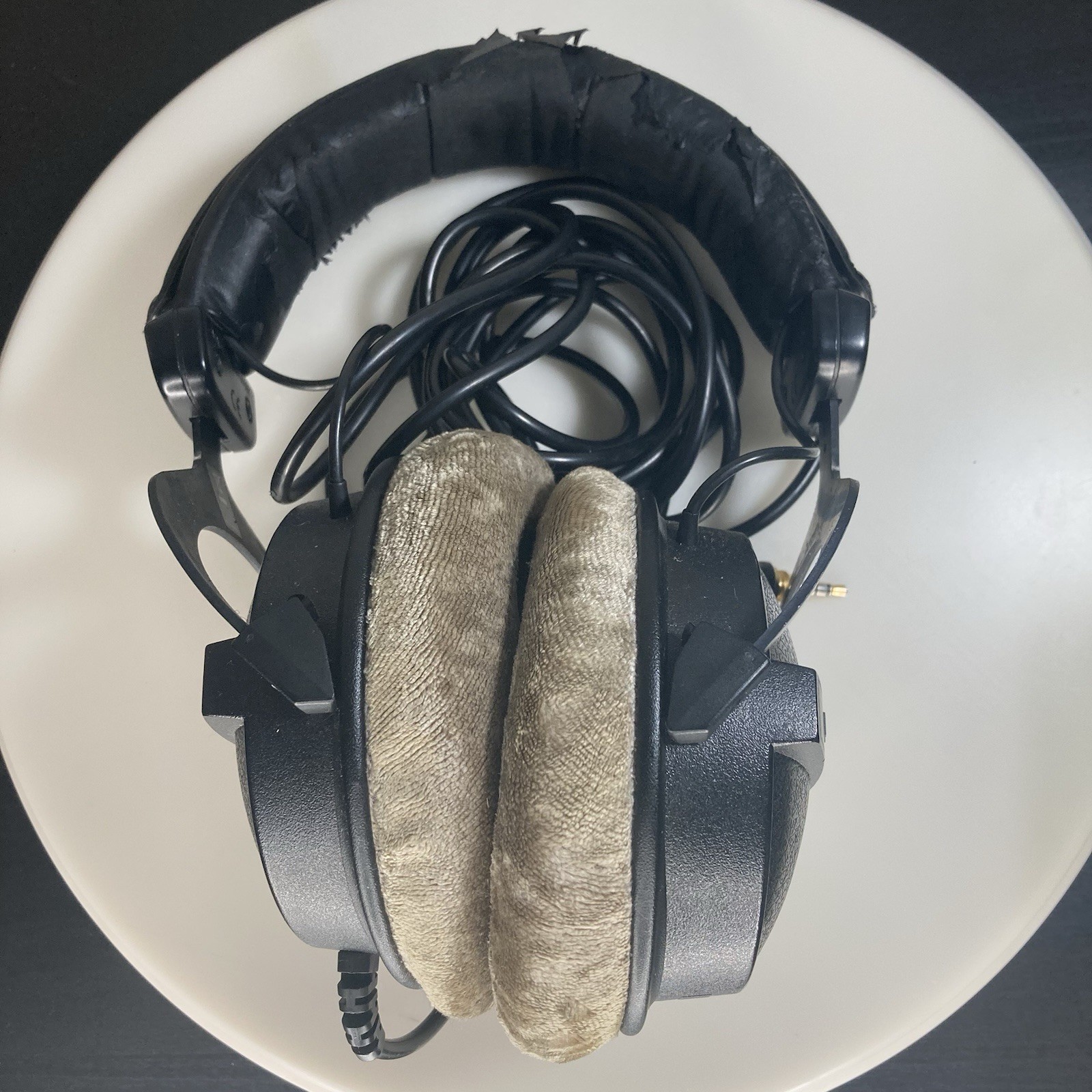 Beyerdynamic DT 770 PRO 80 Ohm Closed-Back Studio Headphones w/Carry Bag *READ*