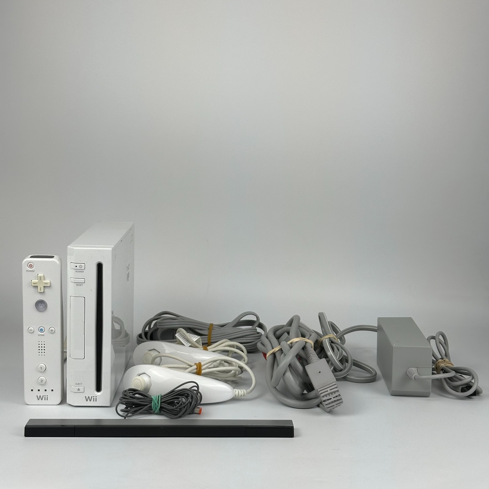 Nintendo Wii Console RVL-001 Bundle