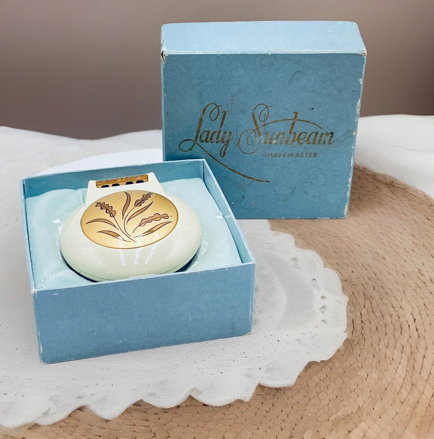 Vintage Lady Sunbeam Shavemaster Ivory & Gold Electric Razor in Box WORKS - Prop