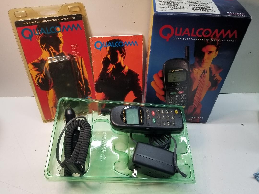 Vintage Qualcomm QCP-820 Cellular Phone IN BOX W/ Chargers & Extra Battery (new)