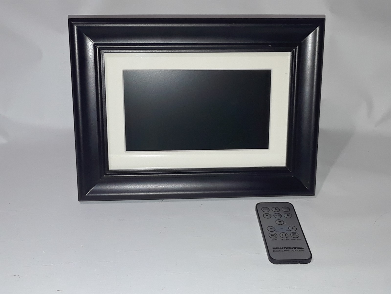 Pandigital 7" Digital Photo Frame With Remote No SD and Power Cord