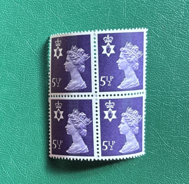 GB Stamps NI Regionals 4x 5.5p 1 centre band Block MNH SG NI20 S2214