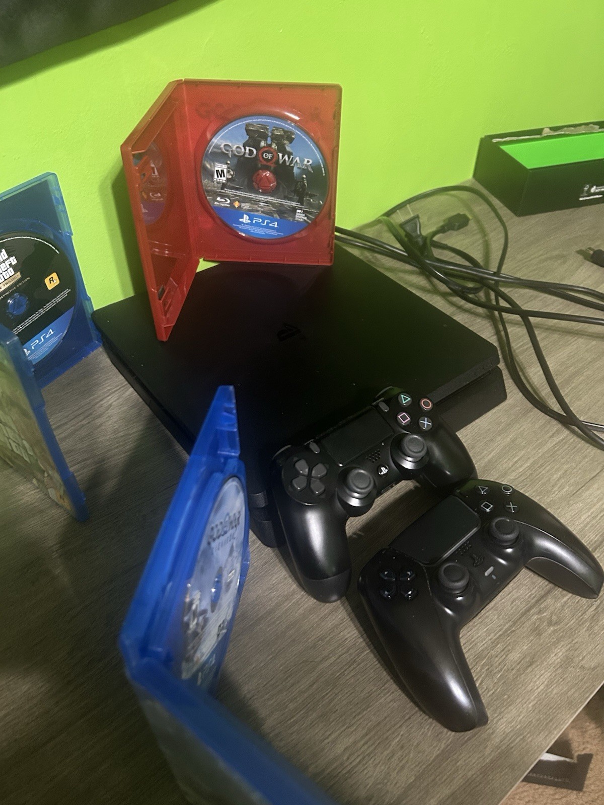 PS4 Console 2 Controllers Games: God of War, GTA Trilogy,ragnarok 